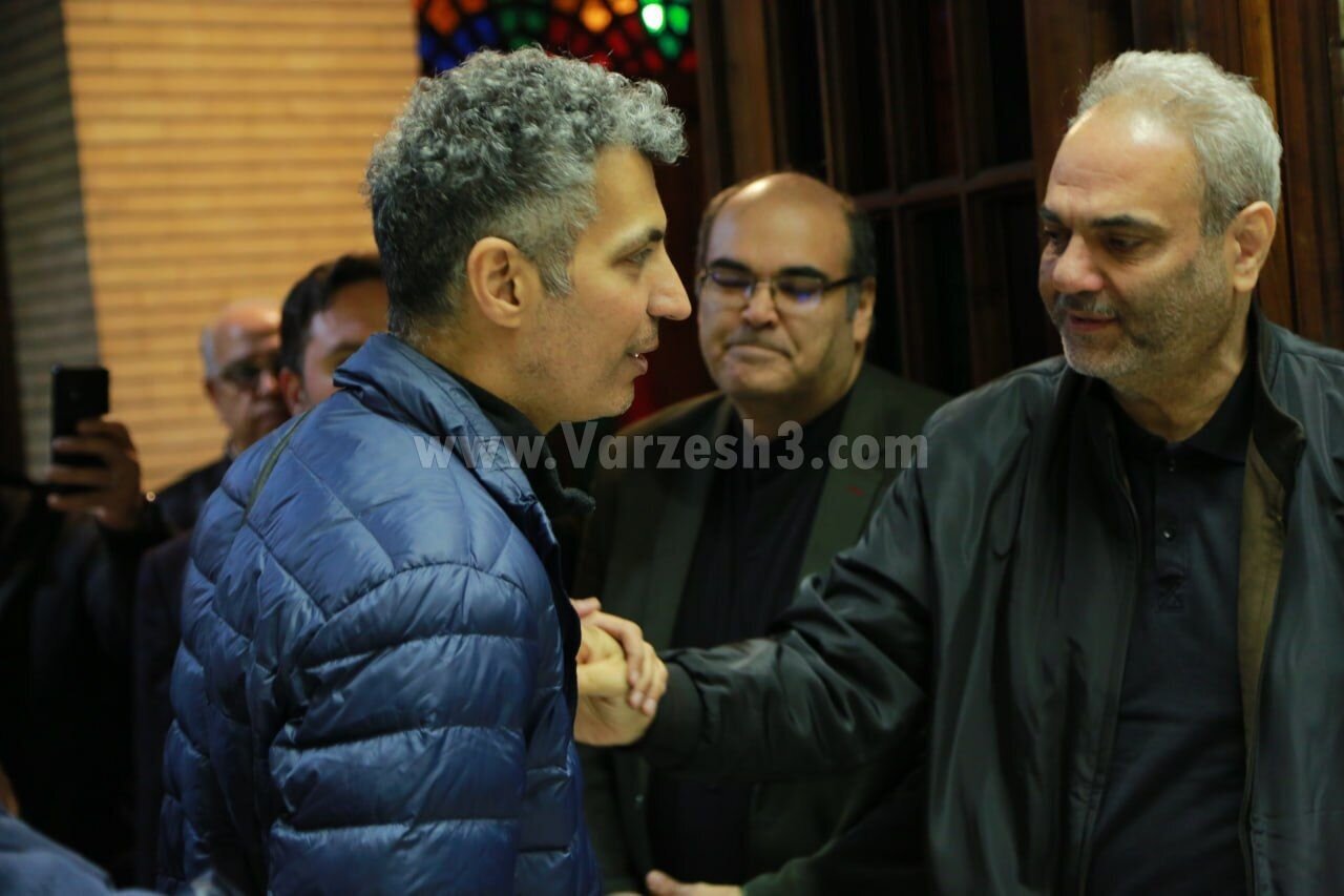 عادل فردوسیپور در مراسم ختم برادر جواد خیابانی عادل فردوسیپور در مراسم ختم برادر جواد خیابانی