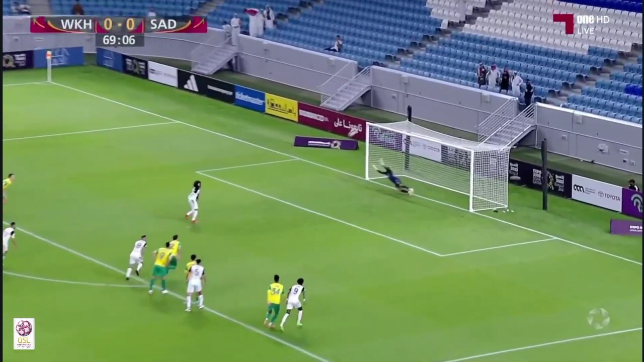 (عکس) اکرم عفیف گلزنی را یادش رفت!