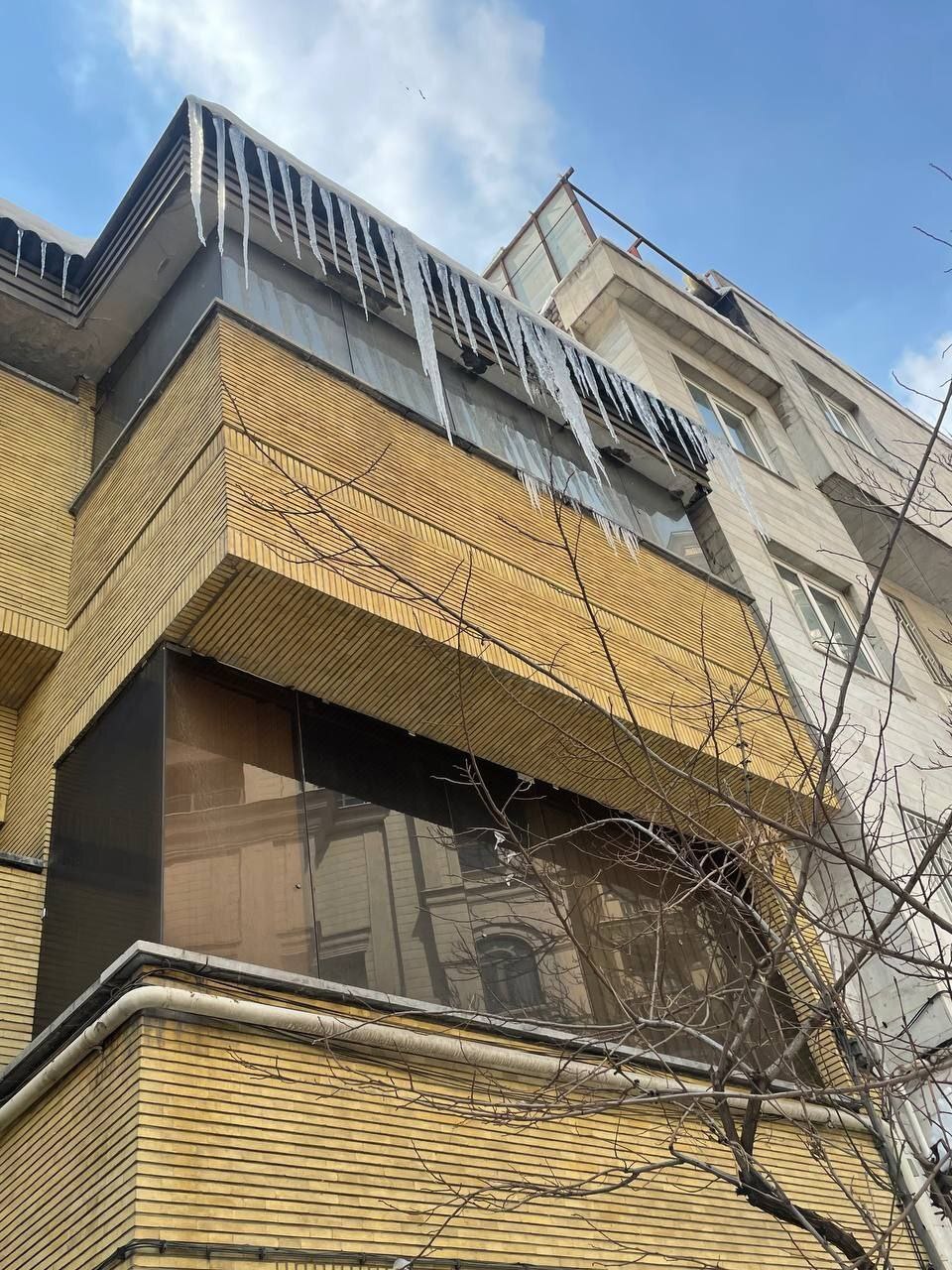 (عکس) این قندیل‌ها مستقیما جان تهرانی‌ها را تهدید می‌کند!