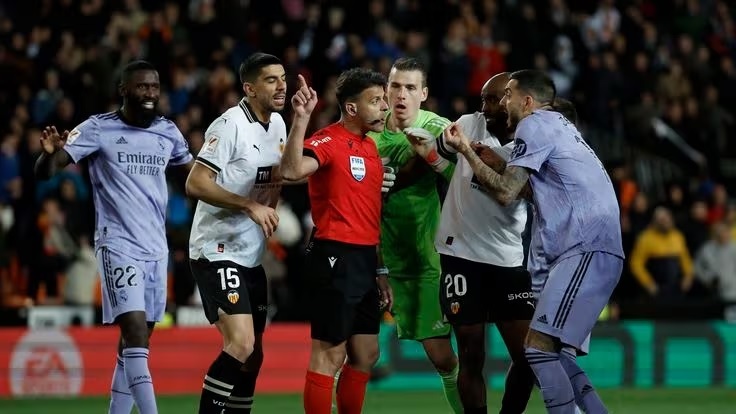 (عکس) رسوایی بزرگ: روزنامه بارسلونا هم باور نمی‌کرد!