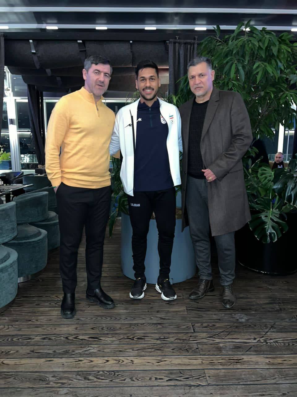 (عکس) دیدار بازیکن محبوب ساحلی با کریم باقری و علی دایی (عکس) دیدار بازیکن محبوب ساحلی با کریم باقری و علی دایی