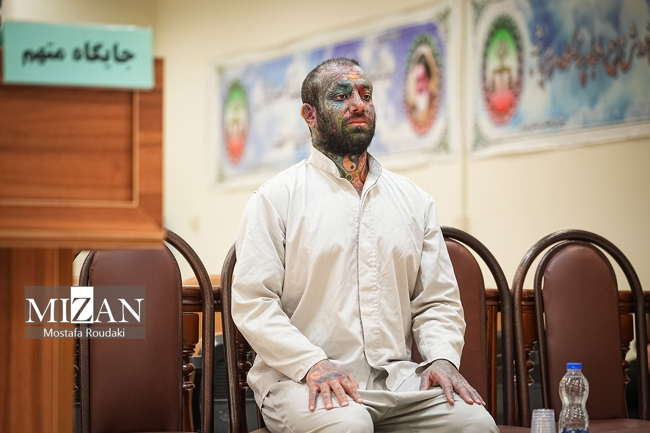 ۵ تغییر بزرگ تتلو در نستین دادگاه که همه ا شگفت‌زده کرد!   ///    تتلو چگونه با ظاهر جدیدش در دادگاه همه را شگفت‌زده کرد؟