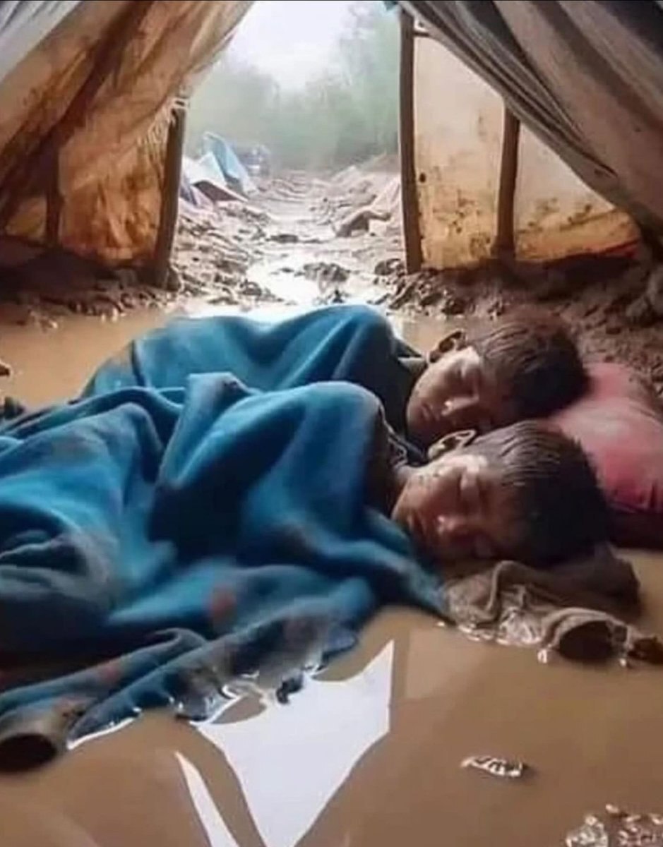 این عکس از سیل سیستان و بلوچستان جعلی است این عکس از سیل سیستان و بلوچستان جعلی است