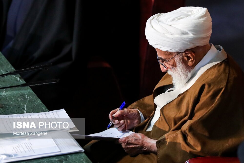 (عکس) جدیدترین تصاویر از آیت الله جنتی در مجلس خبرگان