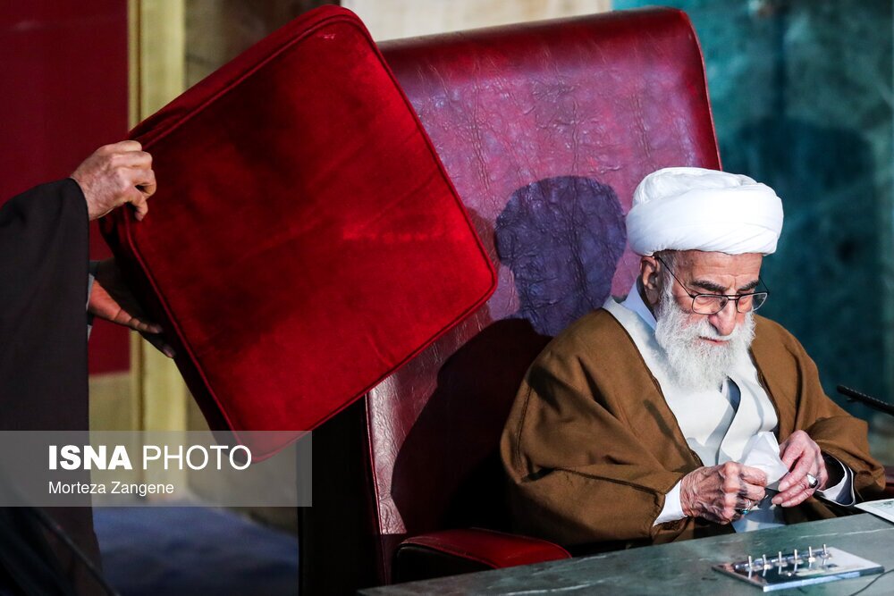 (عکس) جدیدترین تصاویر از آیت الله جنتی در مجلس خبرگان