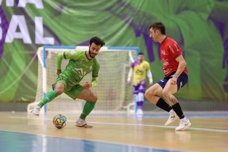 بازیکن ایرانی فوتسال با لباس سبز