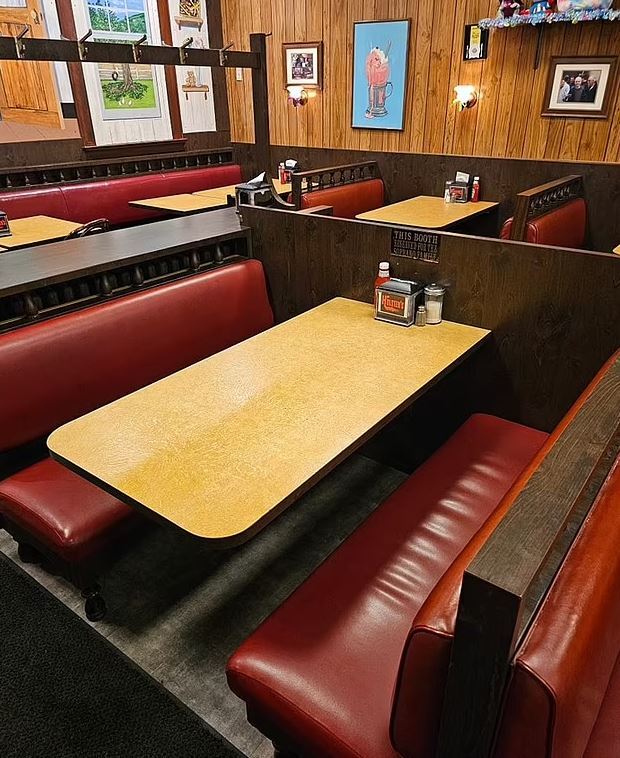 غرفه رستوران سکانس آخر سریال «سوپرانوز» به قیمت ۸۲.۶ هزار دلار فروخته شد