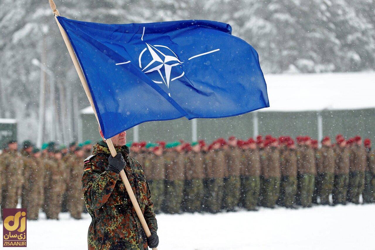 آیا ناتو برای جنگ با روسیه آماده میشود؟ پرچم آبی ناتو و سربازان در برف