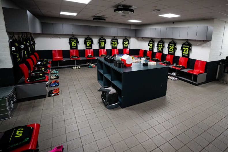 لباس جهانبخش را از رختکن برداشتند!