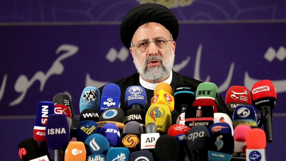 روزنامه جمهوری اسلامی: آقای دولت به جای تقابل کمی هم تعامل داشته باشید!