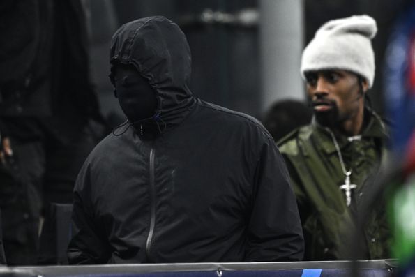 ظاهر عجیب خواننده جنجالی در لیگ قهرمانان ظاهر عجیب خواننده جنجالی در لیگ قهرمانان