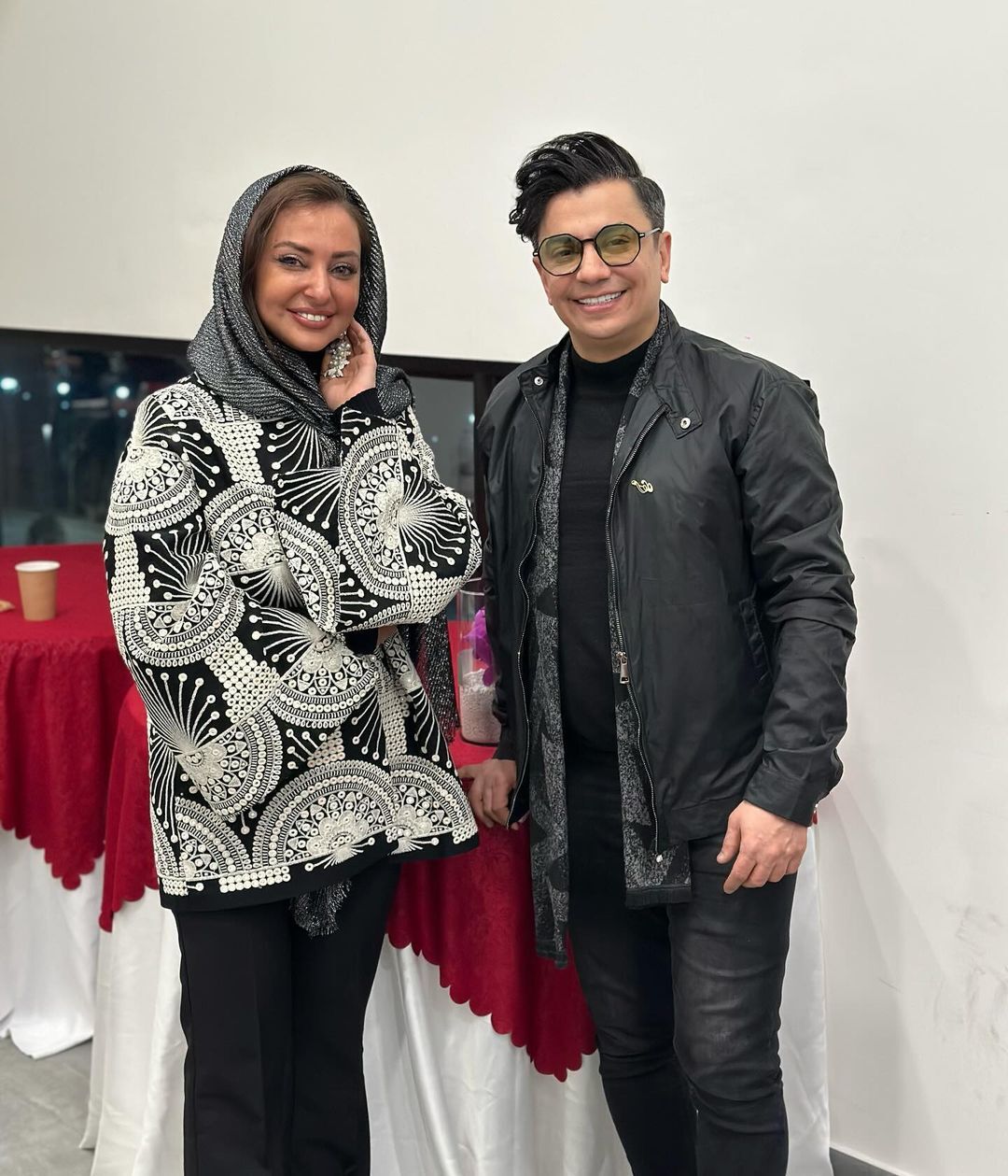 (عکس) ذوق شدید خانم بازیگر در مراسم حافظ و جلوی دوربین