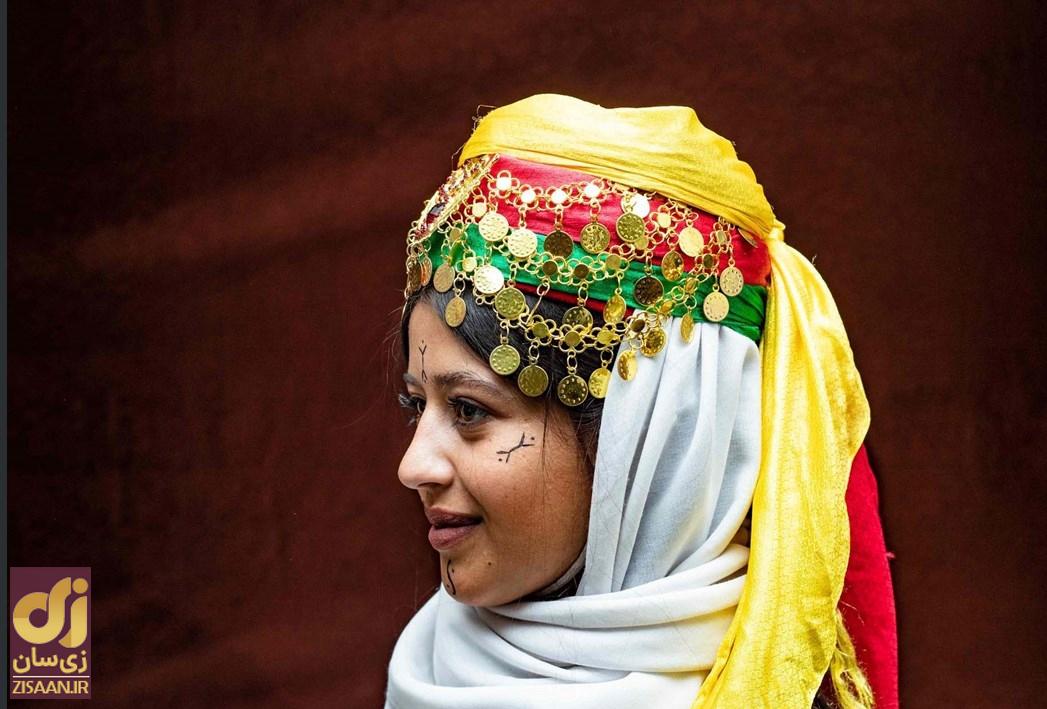 زنی در لباس کردی