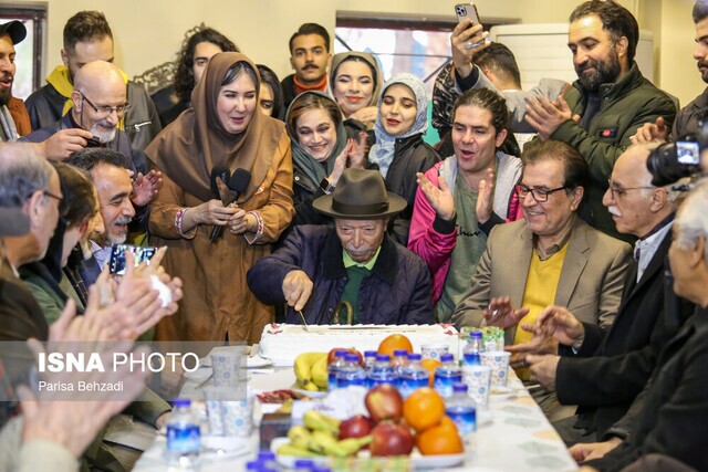 آواز و حرکات موزون علی نصیریان به یاد جوانی