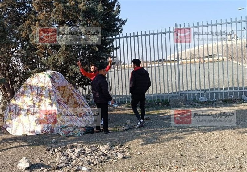 (عکس) چادرنشینی هواداران در اطراف آزادی