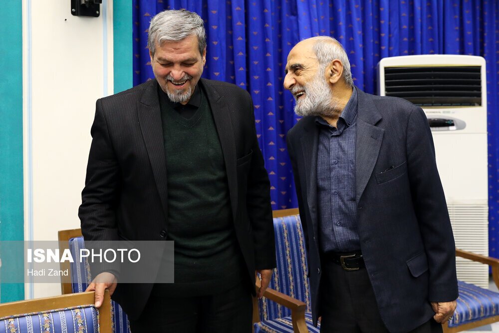 (عکس) خوش و بش حسین شریعتمداری با یک اصلاح طلب شاخص!