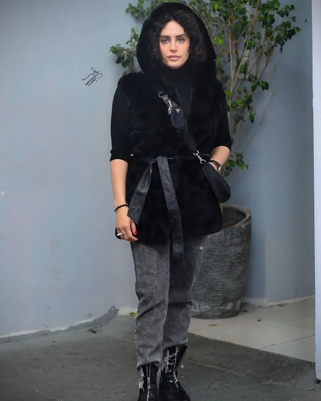 (تصاویر) الناز شاکردوست با کیف ۱۲۰ میلیون تومانی در تماشای تئاتر