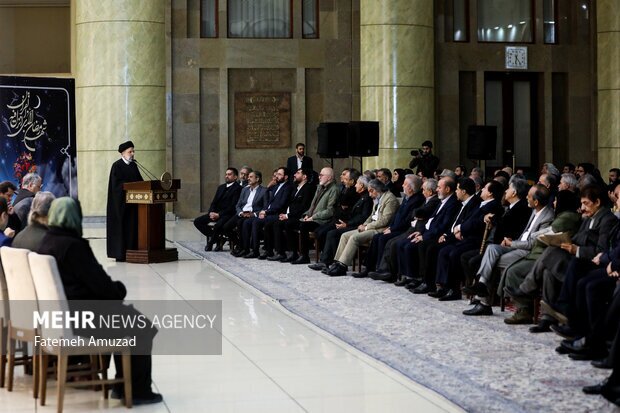 (عکس) چهره‌های هنری که برای دیدار با رئیس جمهور آمدند