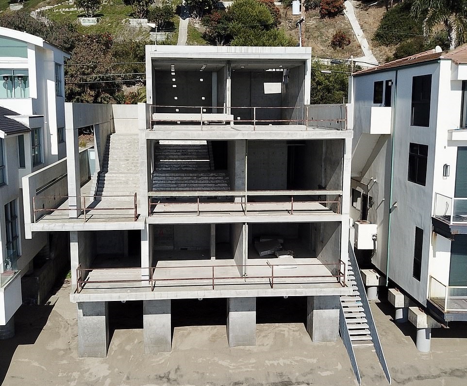 سلبریتی های ثروتمند هالیوود که برای خرید خانه وام های کلان گرفته اند