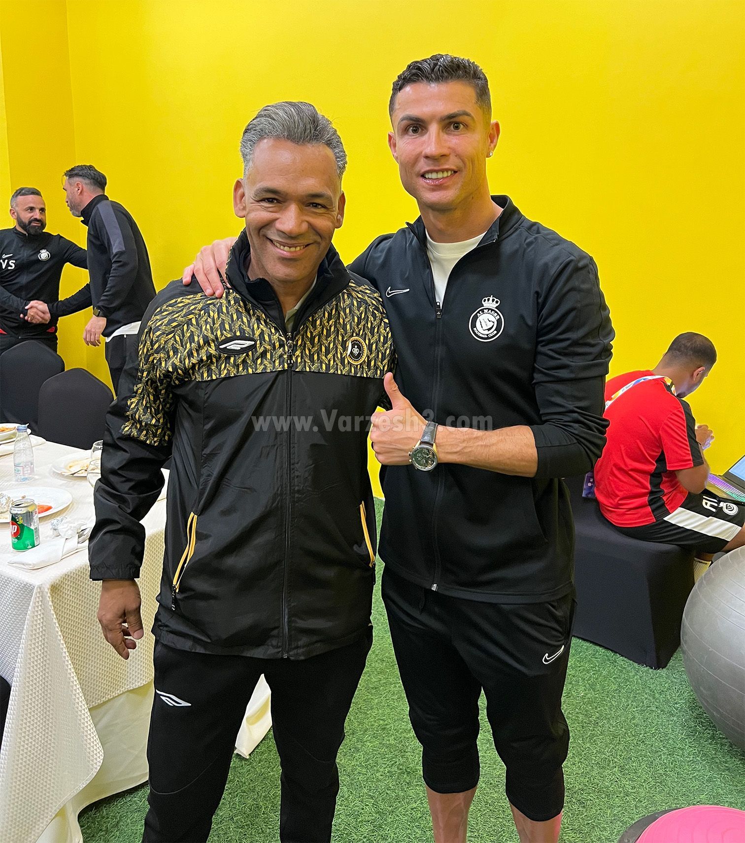 (تصاویر) رونالدو به کادر تیم سپاهان: قرمه‌سبزی برایم می‌آوردید!