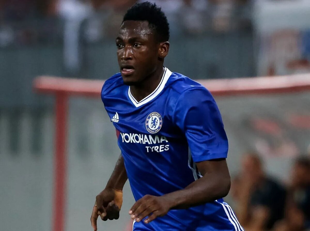 (تصاویر) بازیکن سابق چلسی زبانش را قورت داد!