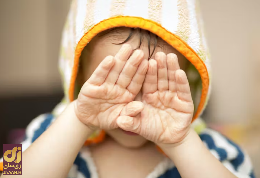 چروک شدن دست در حمام