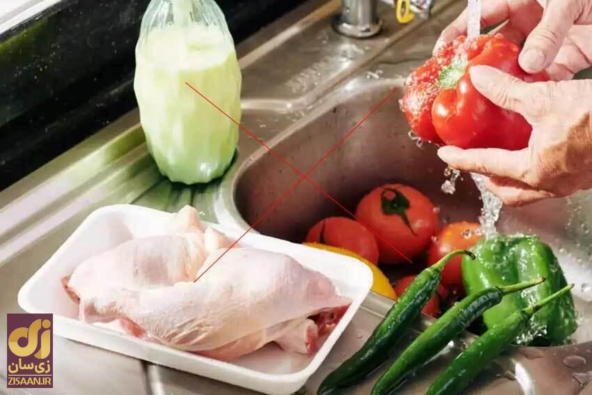 آیا قبل از پختن مرغ باید آن را شُست؟ بیایید یک کار بیهوده را کنار بگذارید!