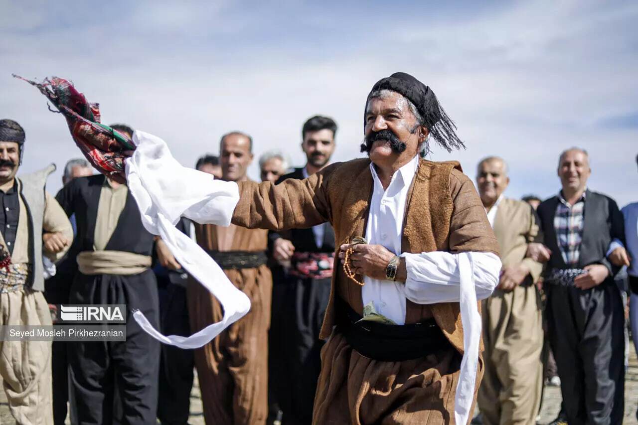 (تصاویر) استقبال از نوروز در روستای چشمیدر