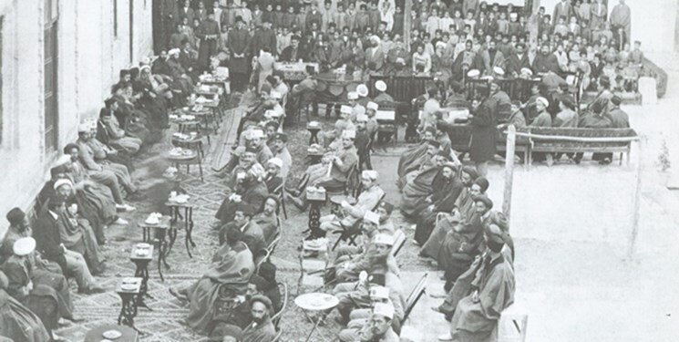 (عکس)  تصویری قدیمی از جشن نیمه شعبان در دوره قاجار