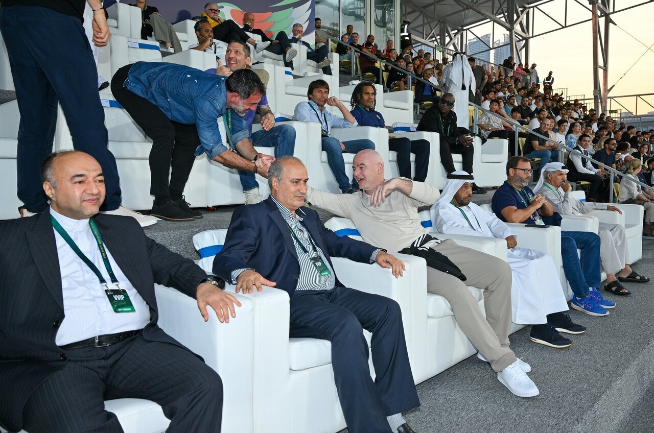 دشمن زیدان تماشاگر بازی فوتبال ساحلی ایران!