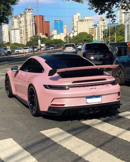 (عکس) پورشه ۹۱۱ جی تی ۳ در رنگ کاملا زنانه!