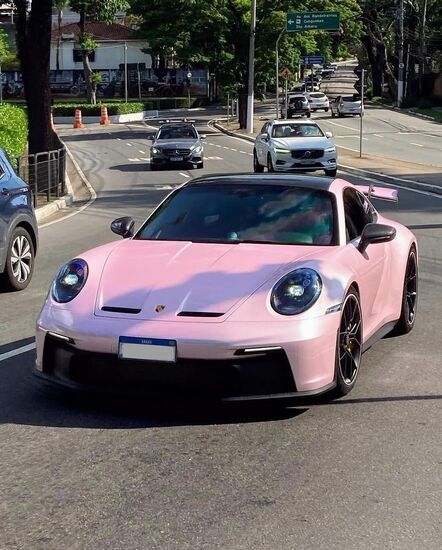 (عکس) پورشه ۹۱۱ جی تی ۳ در رنگ کاملا زنانه!