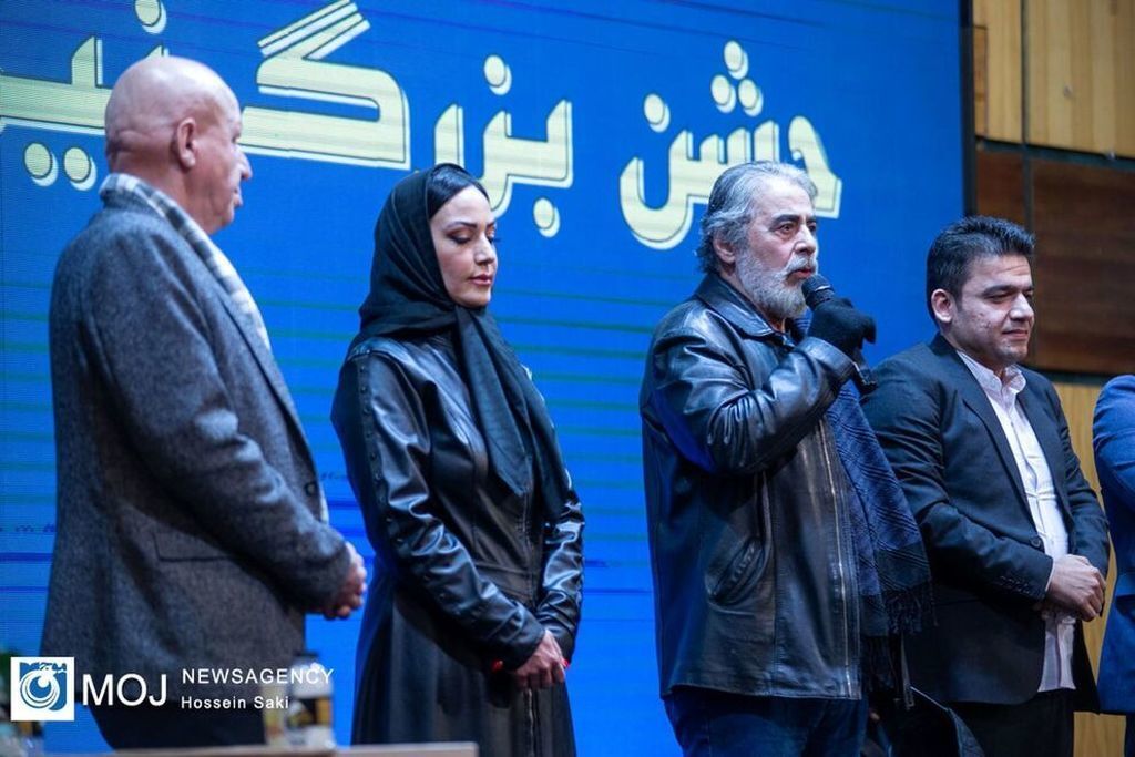 (عکس) آقای بازیگر و یک بادیگارد در مراسم ائتلاف نامزد‌های مجلس خبرگان!