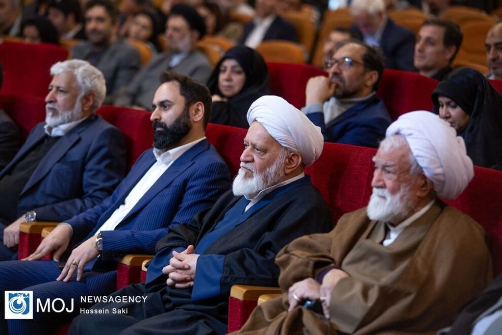 (عکس) آقای بازیگر و یک بادیگارد در مراسم ائتلاف نامزد‌های مجلس خبرگان!