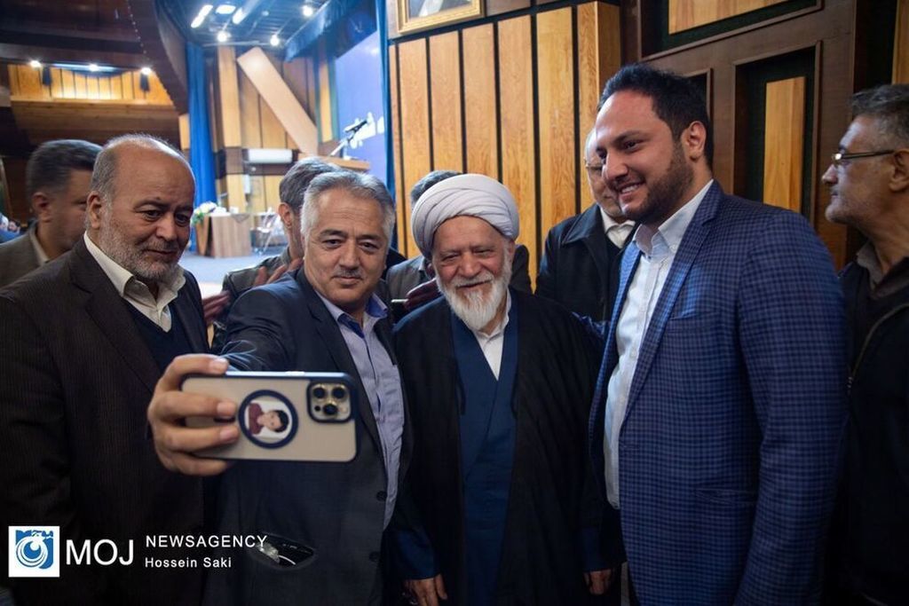 (عکس) آقای بازیگر و یک بادیگارد در مراسم ائتلاف نامزد‌های مجلس خبرگان!