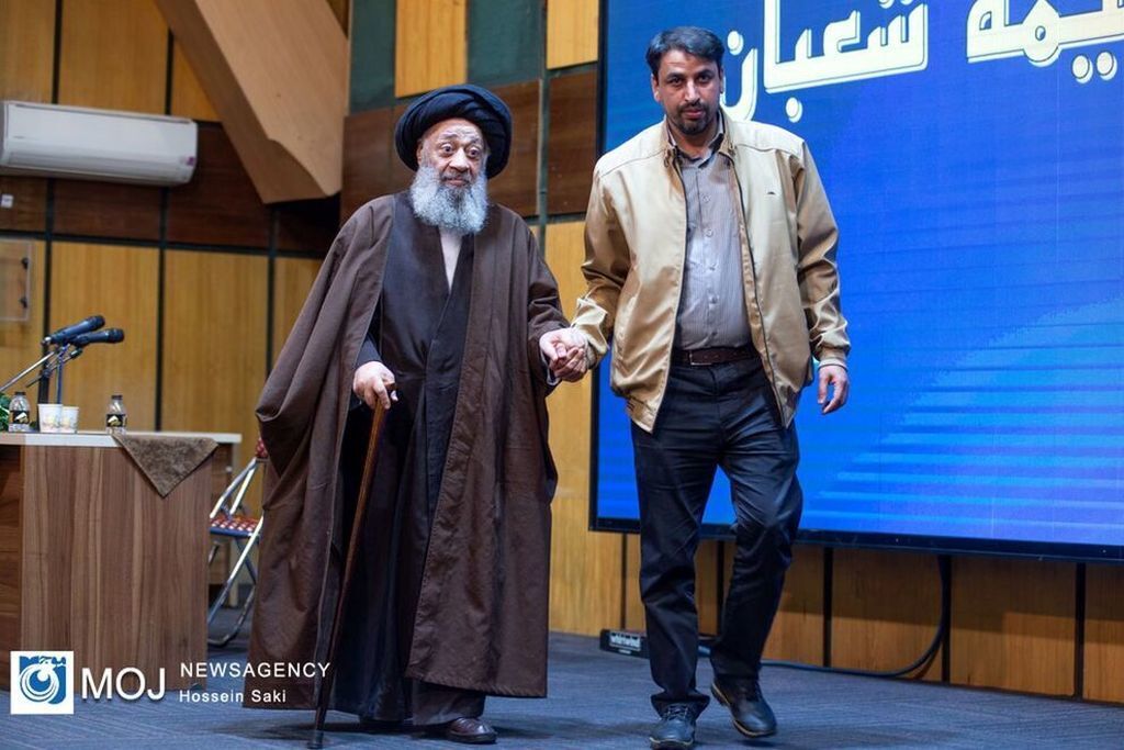 (عکس) آقای بازیگر و یک بادیگارد در مراسم ائتلاف نامزد‌های مجلس خبرگان!