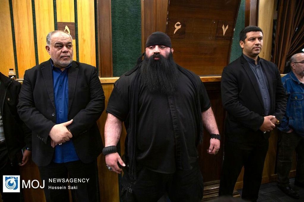 (عکس) آقای بازیگر و یک بادیگارد در مراسم ائتلاف نامزد‌های مجلس خبرگان!