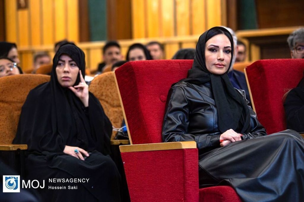 (عکس) آقای بازیگر و یک بادیگارد در مراسم ائتلاف نامزد‌های مجلس خبرگان!