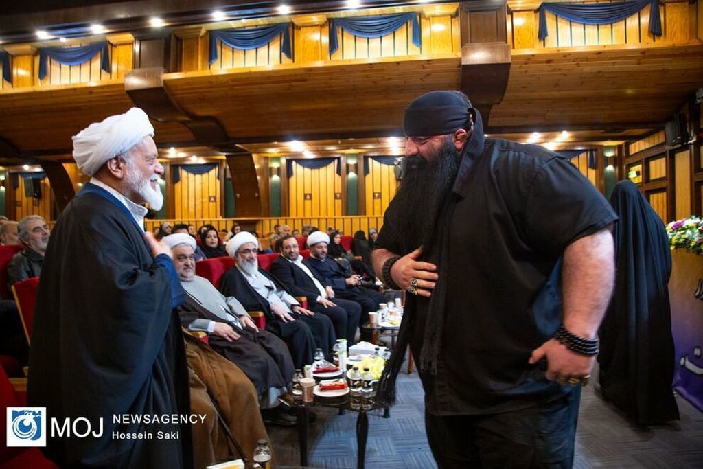 (عکس) آقای بازیگر و یک بادیگارد در مراسم ائتلاف نامزد‌های مجلس خبرگان!