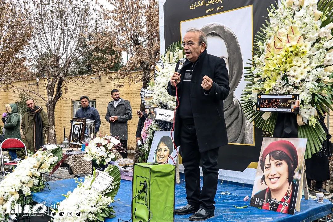 (عکس) گزارش تصویری از مراسم تشییع مرحوم پردیس افکاری (عکس) گزارش تصویری از مراسم تشییع مرحوم پردیس افکاری