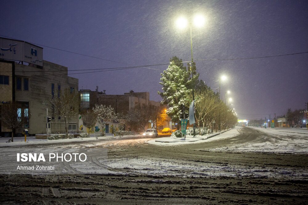 (تصاویر) بارش نخستین برف زمستانی در قم