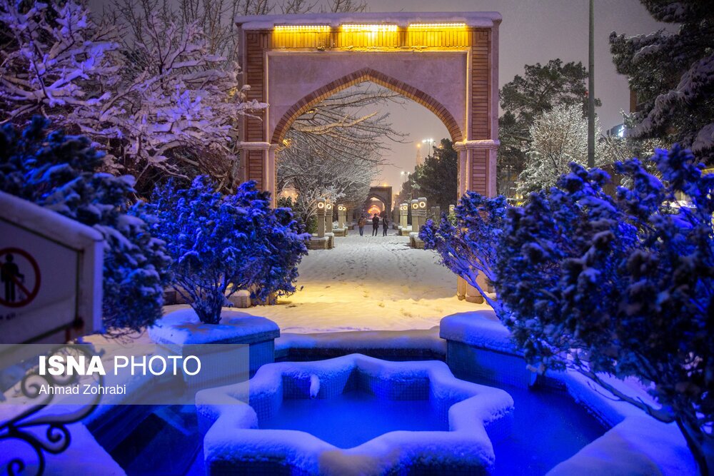 (تصاویر) بارش نخستین برف زمستانی در قم