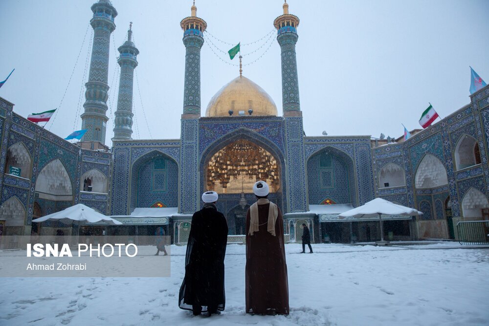 (تصاویر) بارش نخستین برف زمستانی در قم