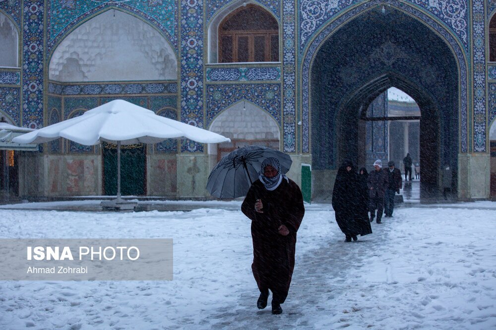 (تصاویر) بارش نخستین برف زمستانی در قم