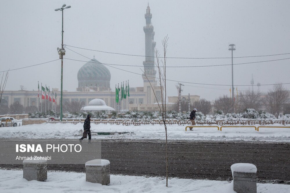 (تصاویر) بارش نخستین برف زمستانی در قم