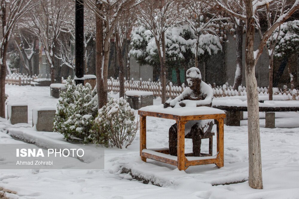 (تصاویر) بارش نخستین برف زمستانی در قم