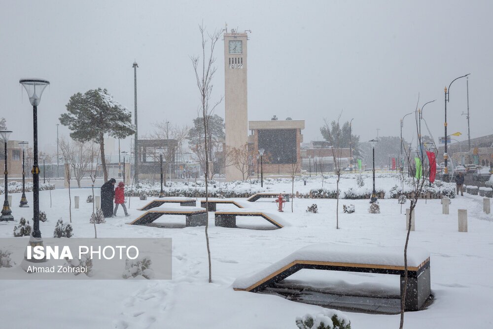 (تصاویر) بارش نخستین برف زمستانی در قم