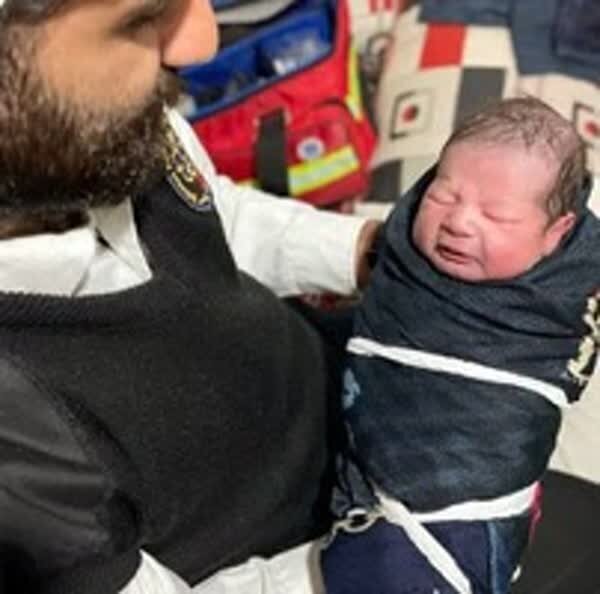 (عکس) نوزاد عجول در دل برف به دنیا آمد