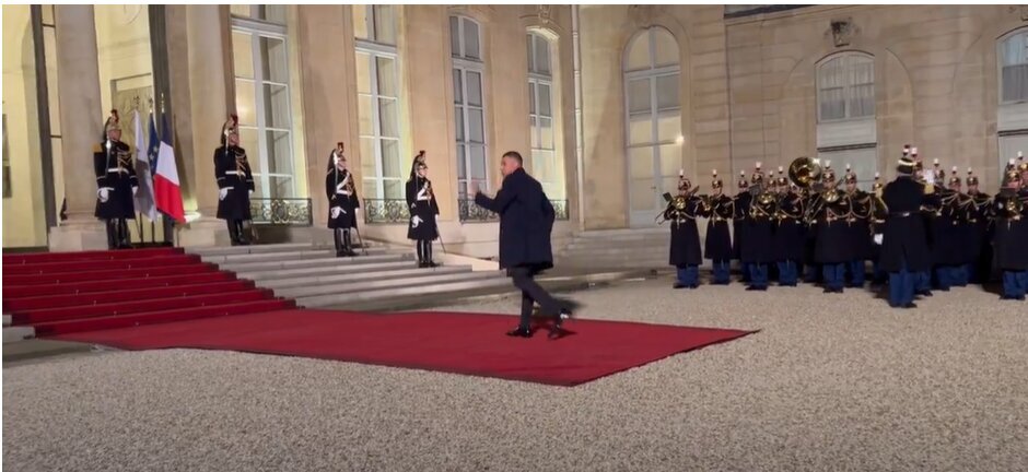 صرف شام کیلیان امباپه در کنار سیاستمداران جهان