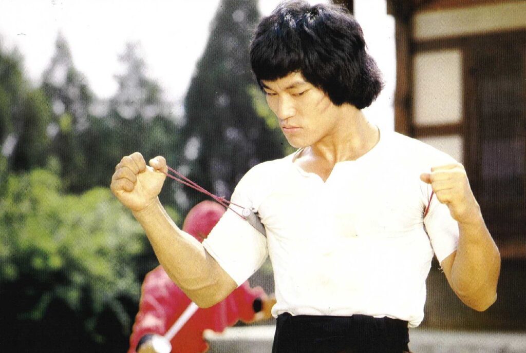 ۱۰ فیلم رزمی جذاب و دیدنی که بعد از مرگ بروس لی و با استفاده از نام او ساخته شدند